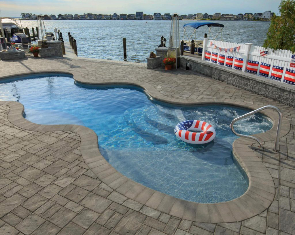 Cambridge Pavers by the Water A1 Mulch